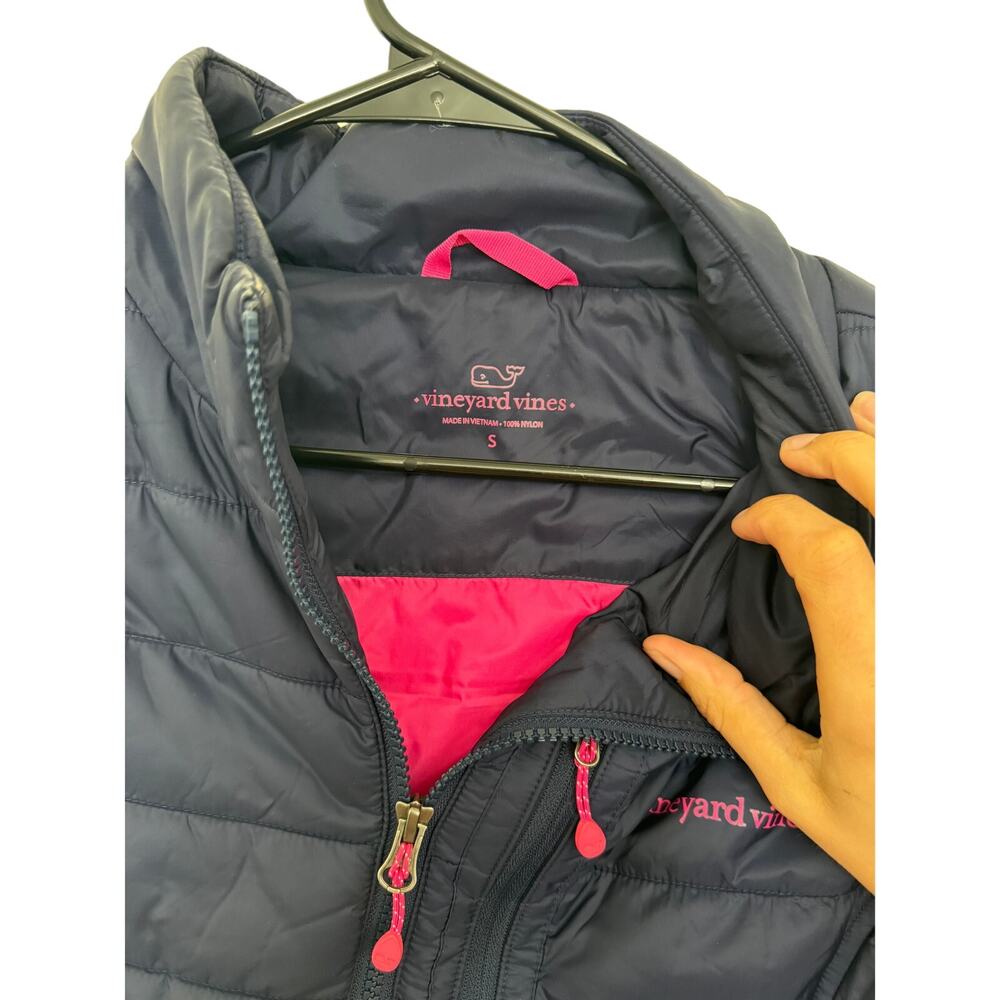 Vineyard Vines Womens Mountain Weekend Puffer Vest Navy Pink Zip Size Small - Picture 3 of 4
